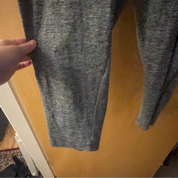 Ladies under armour capris - Picture 2 of 5